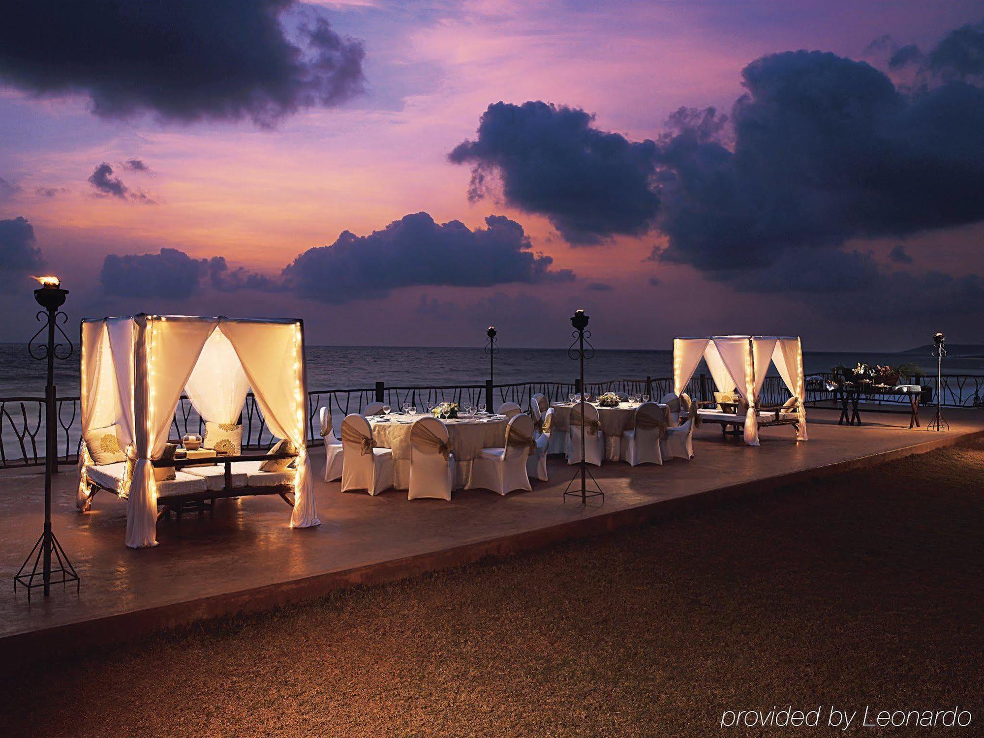 Taj Fort Aguada Resort & Spa, Goa Sinquerim Restaurant photo
